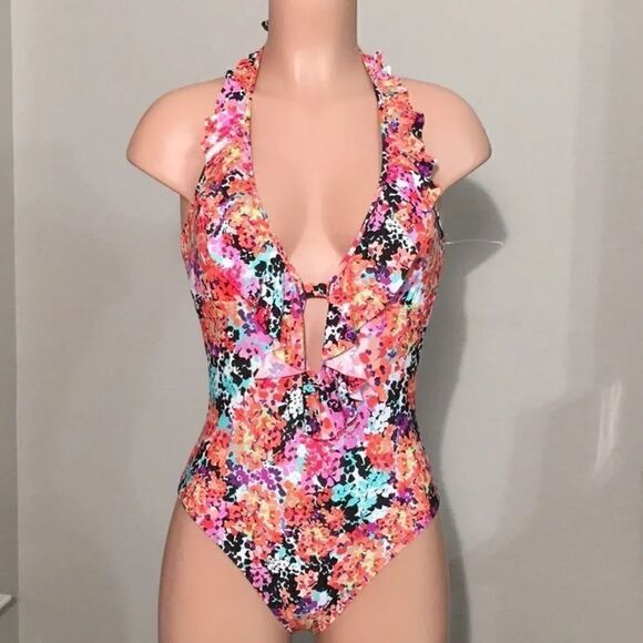 Kenneth Cole Reaction Other - Kenneth cole swimsuit. New 